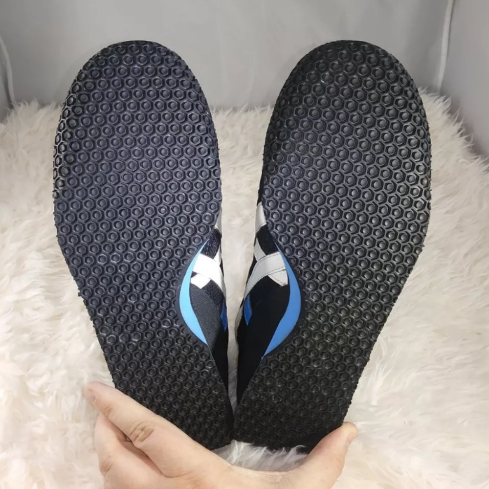 ASICS tiger onitsoku shoes.